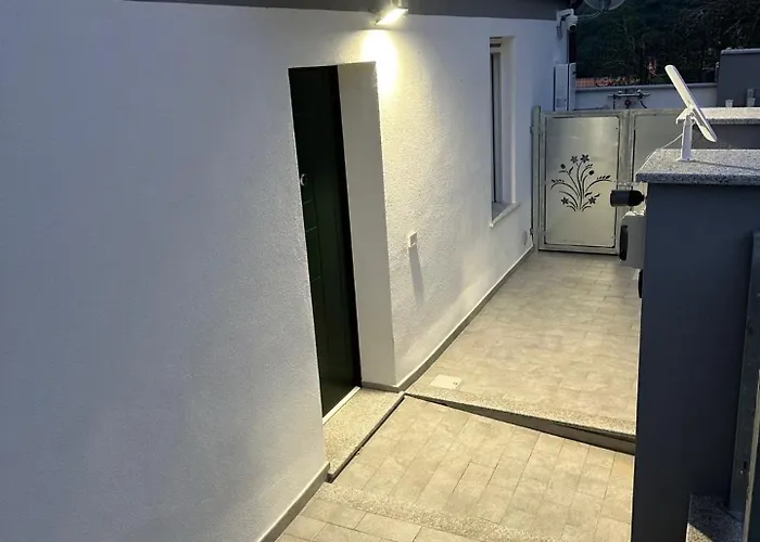 Domo Ageg 公寓 努奥罗